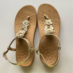 Vionic Floral T-Strap Sandals Women’s Size 6.5